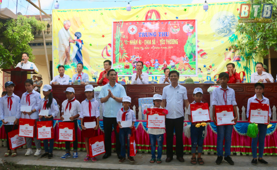 Hội Chữ thập đỏ huyện Đ&ocirc;ng Hưng tổ chức chương tr&igrave;nh Trung thu năm 2019