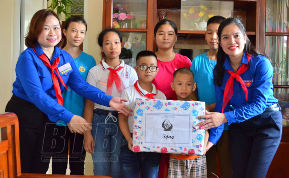 T&igrave;nh nguyện v&igrave; an sinh x&atilde; hội