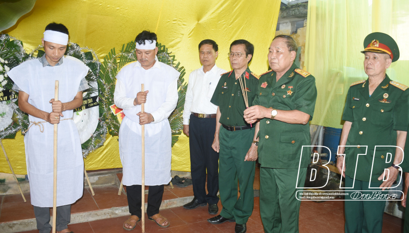  Tổ chức lễ đ&oacute;n h&agrave;i cốt liệt sĩ Đỗ Trọng Kh&ocirc;i