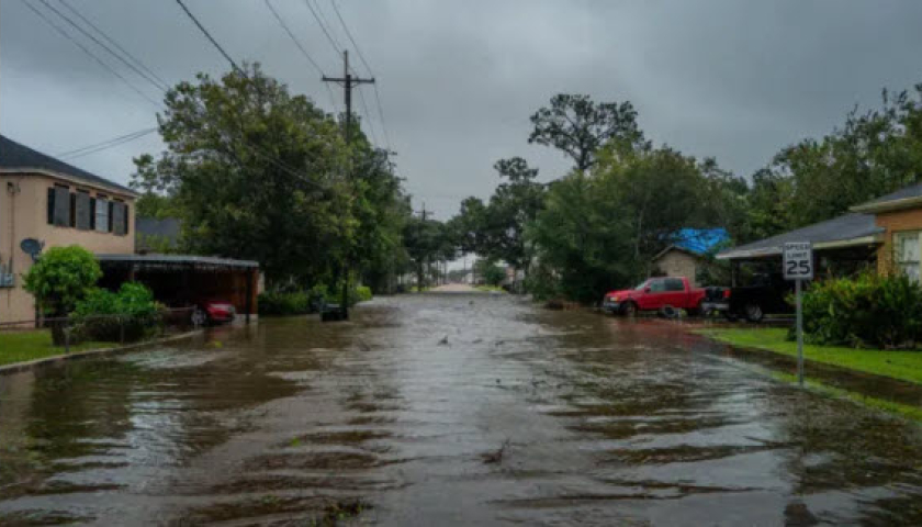 B&atilde;o Francine đổ bộ bang Louisiana (Mỹ) g&acirc;y ngập lụt